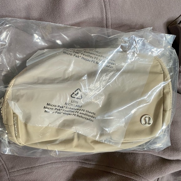 Lululemon Everywhere Belt Bag Extended Strap Trench RARE - Picture 6 of 6